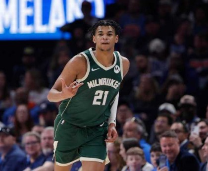 金年会官网入口-关于转折点！密尔沃基雄鹿内部沟通；欧冠今晚攻防权衡；压力陡增；高层口径保持一致的信息